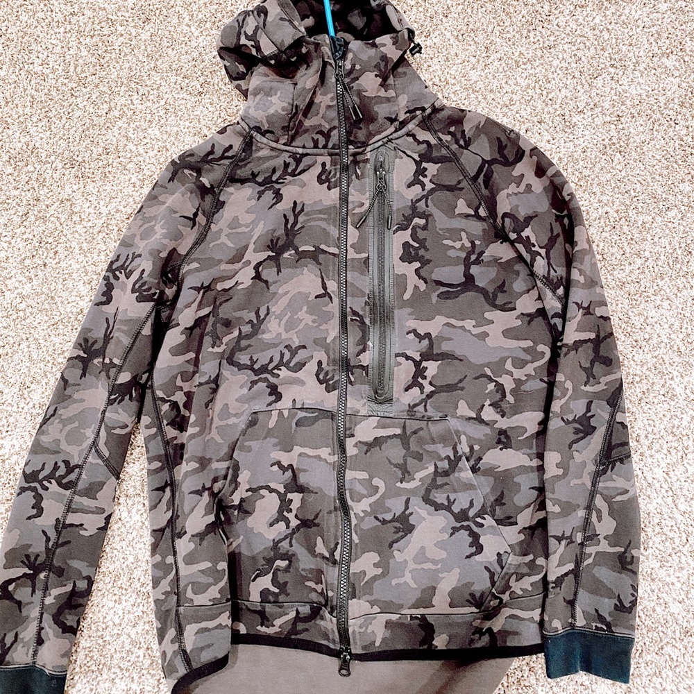 Nike sweatshirt